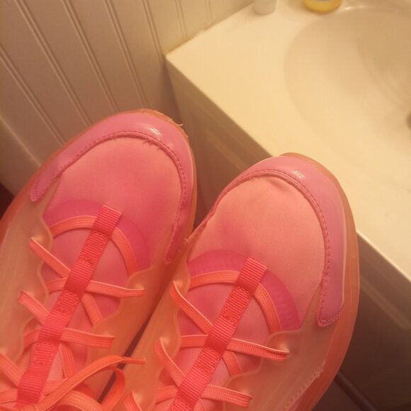 Step Up Your Style – Men’s Guess Sneakers Size 8.5 - Picture 6 of 6